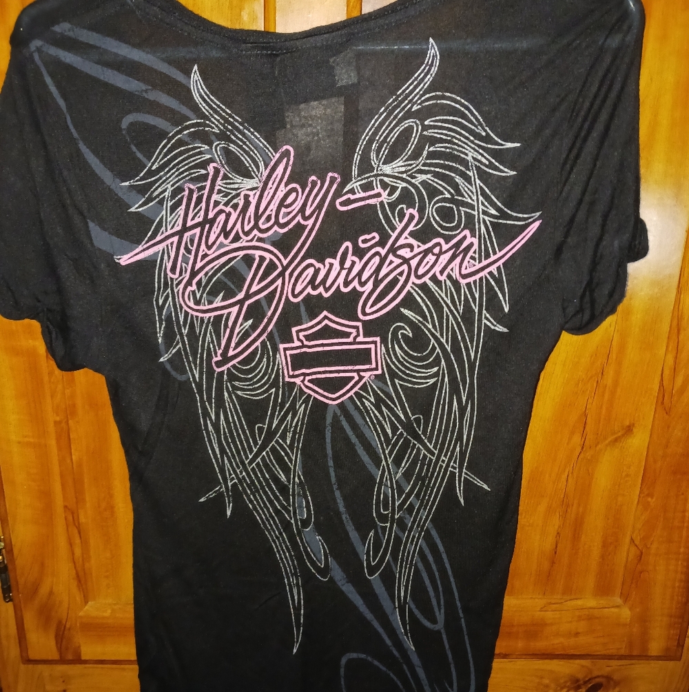 Harley-Davidson Black Tee with Pink Wing Design